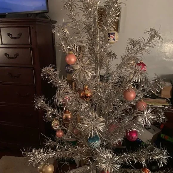 1950 silver pom pom Tinsal 6 ft christmas tree with color wheel - Picture 3 of 5